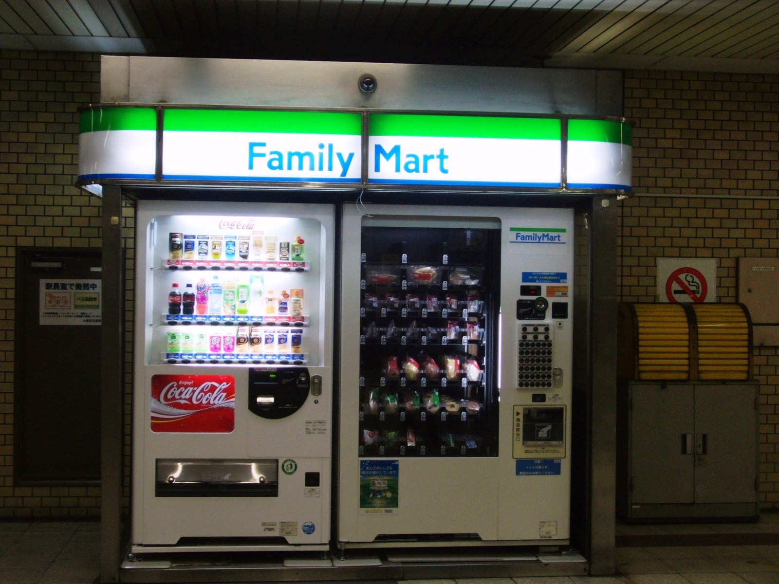 Vending machine mart family FamilyMart Thailand
