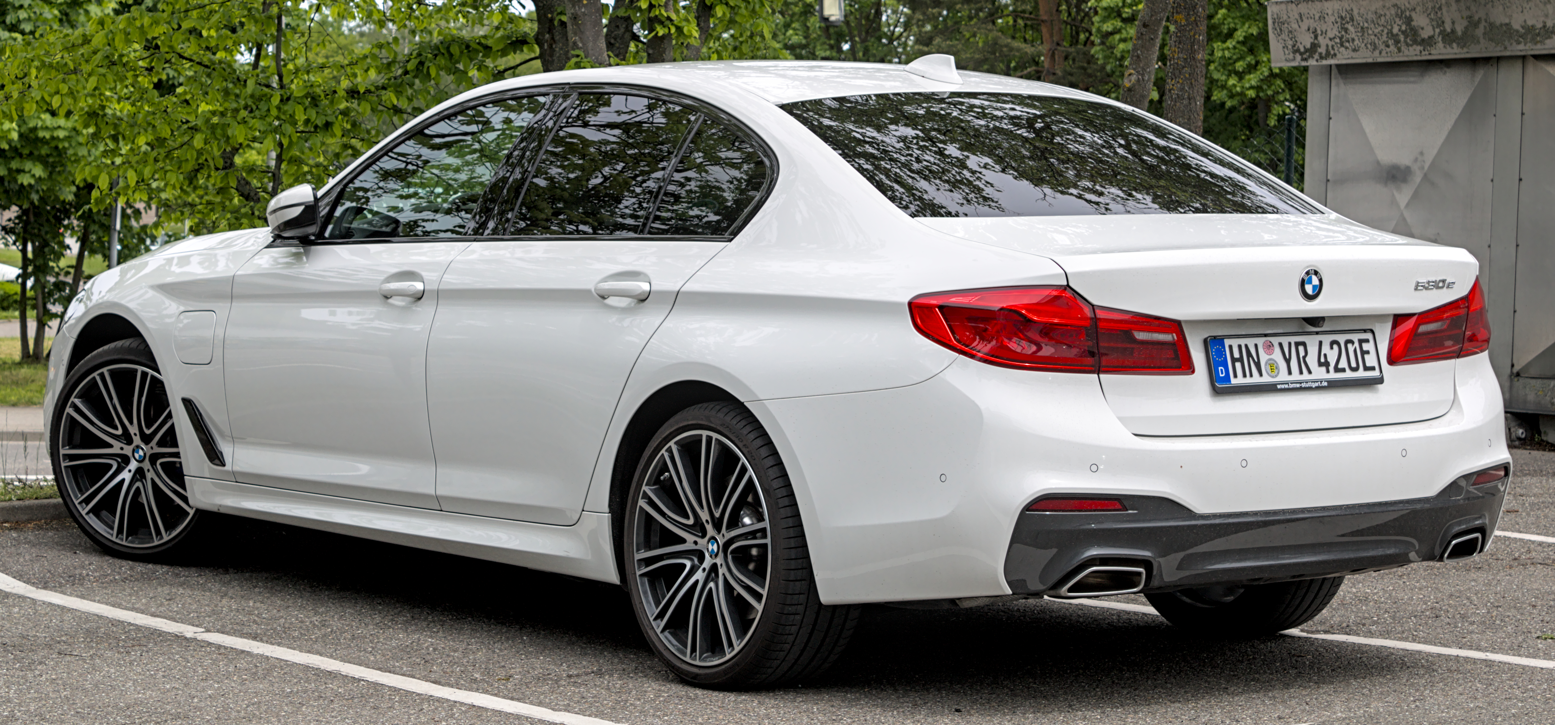 Image comparison: BMW G31 5 Series Touring against predecessor F11 5 Series