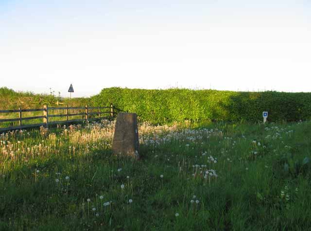 File:Broughton Hill triangulation pillar - geograph.org.uk - 3350076.jpg