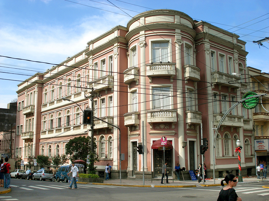 https://upload.wikimedia.org/wikipedia/commons/5/57/Clube_Juvenil.jpg