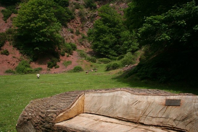 File:Commemorative seat in disused quarry - geograph.org.uk - 462115.jpg