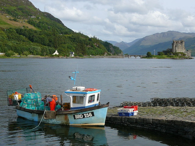 File:Fishing boat by jetty Ardelve Point - geograph.org.uk - 1048398.jpg