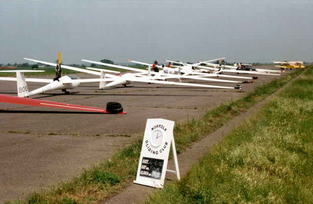 File:Gliding Competition - geograph.org.uk - 141457.jpg