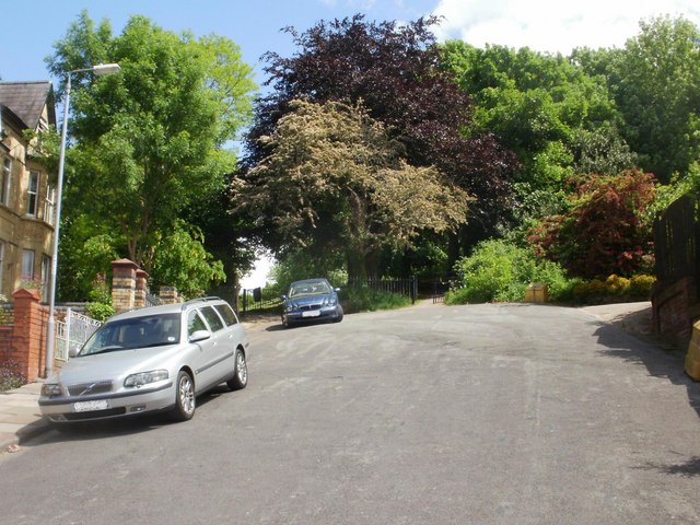 File:Kensington Place entrance to Woodland Park, Newport - geograph.org.uk - 1880603.jpg