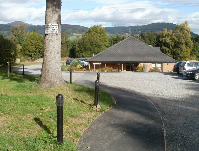 Small picture of Llanfoist Village Hall courtesy of Wikimedia Commons contributors