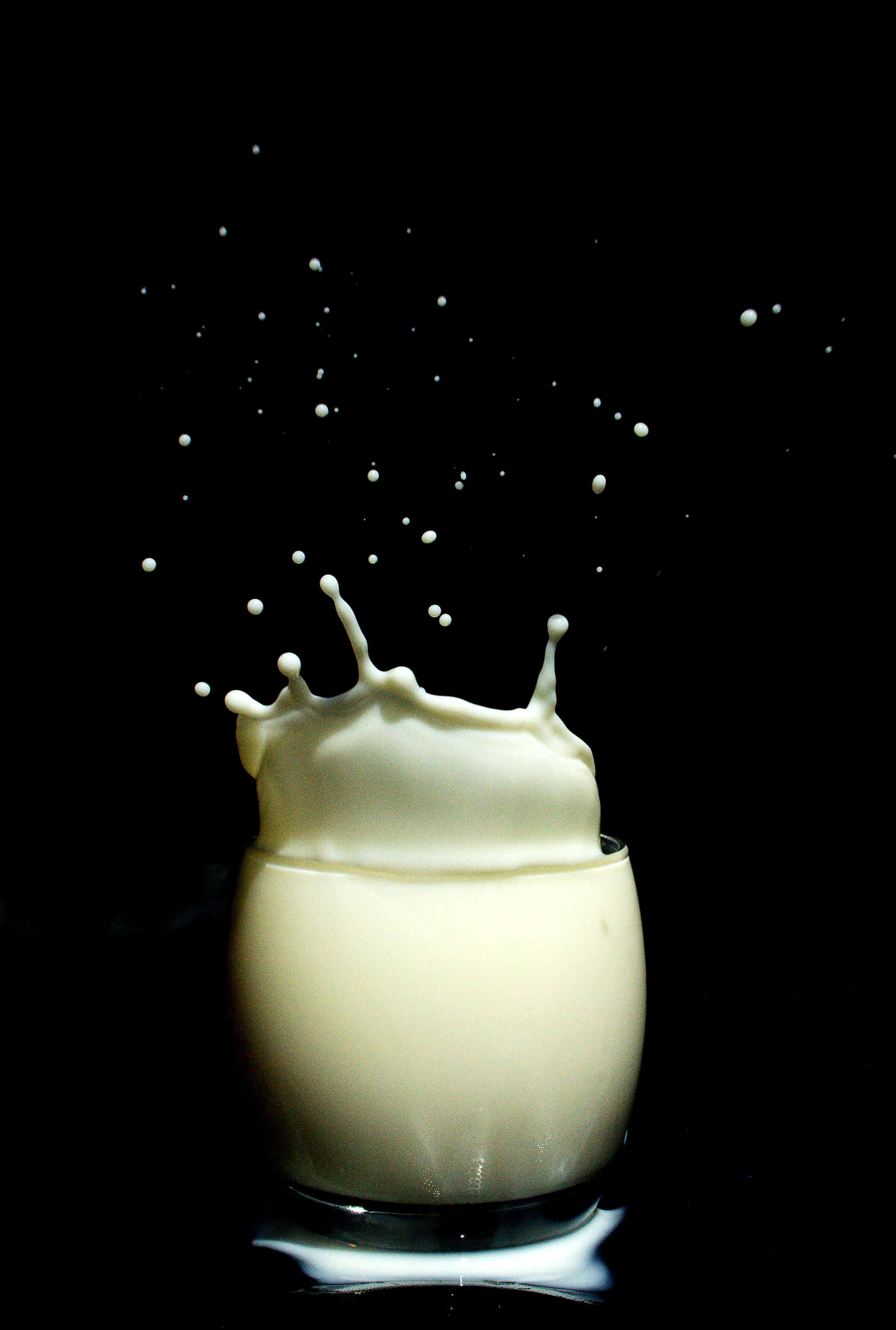 File:Glass of milk.jpg - Wikimedia Commons