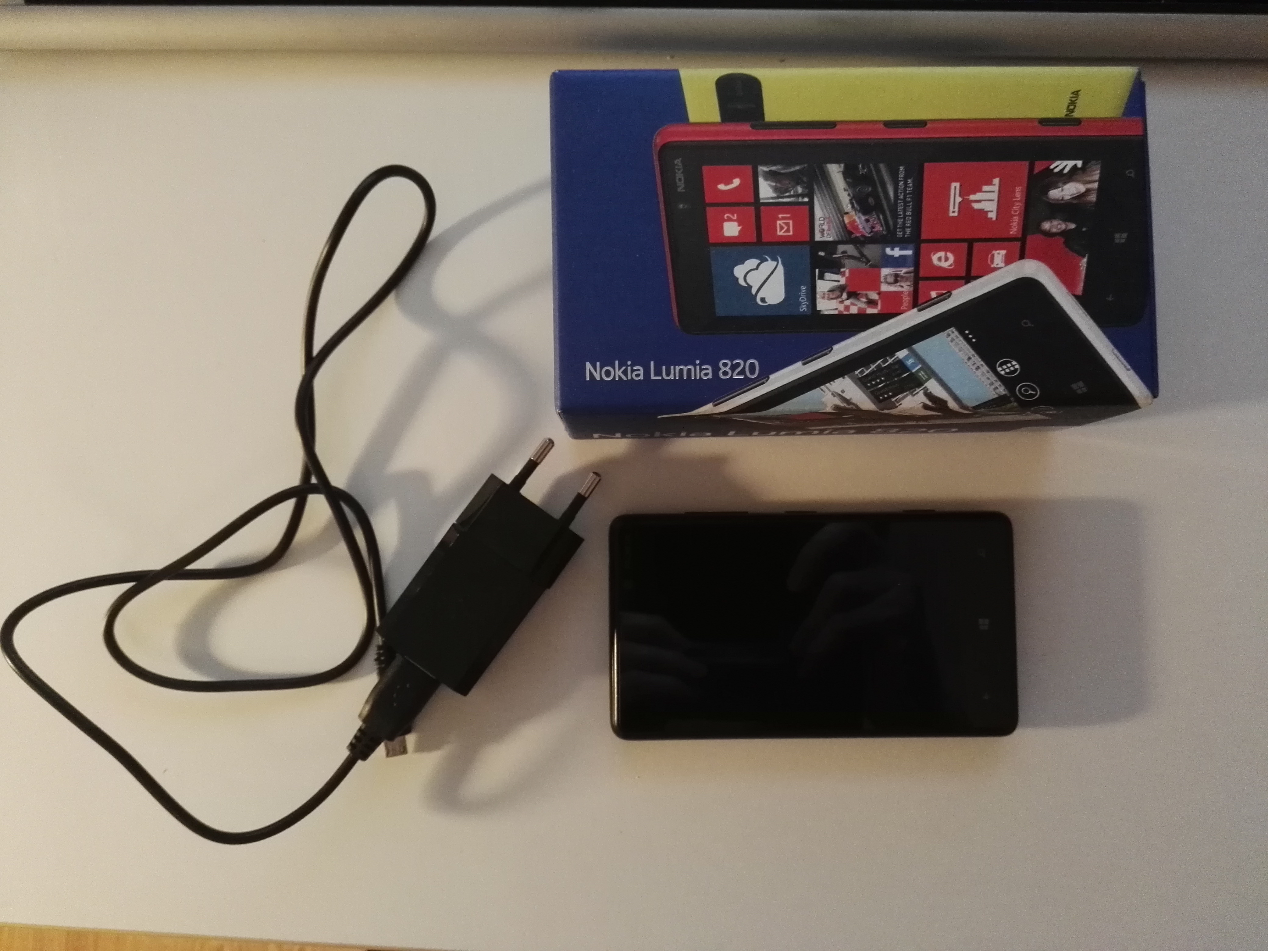 specificatie zonnebloem contrast Nokia Lumia 820 - Wikipedia