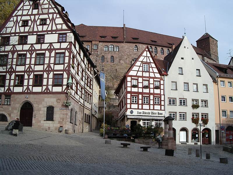 File:Nuernberg-beim-tiergaertnertor-burg-v-sw.jpg