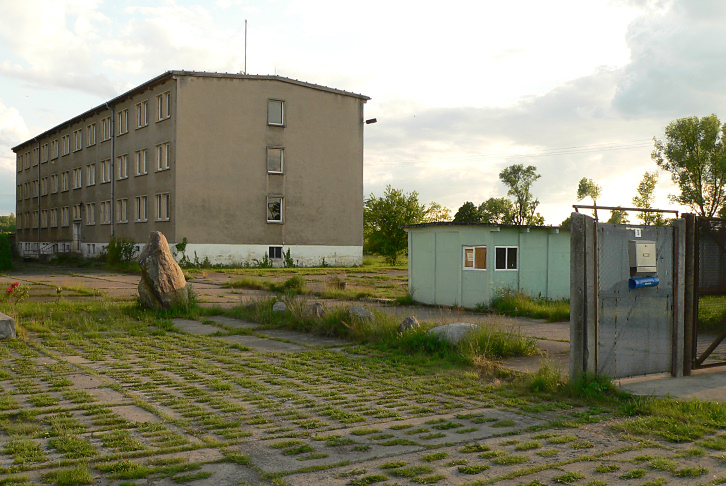 File:Oebisfelde Grenztruppenkaserne.jpg