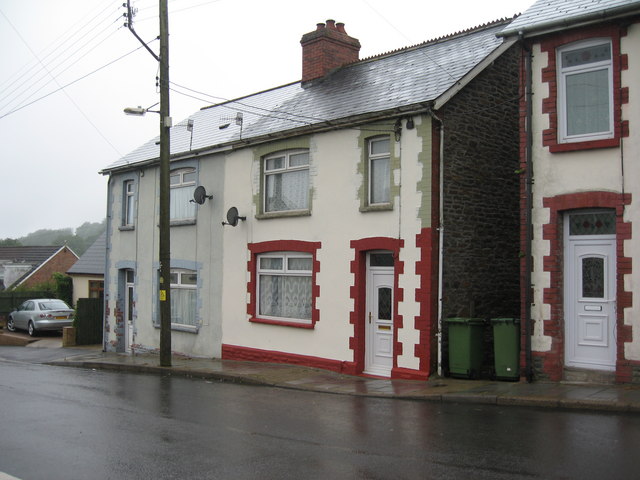 File:Older houses in Trinant - geograph.org.uk - 486255.jpg