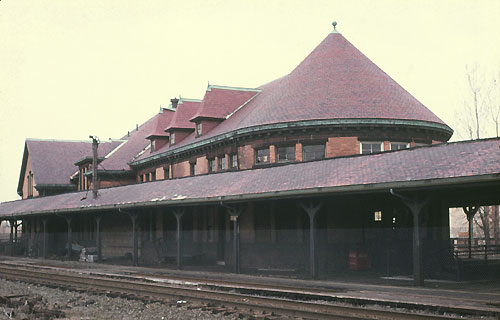 File:Platform side of Northampton Union Station, April 1972.jpg