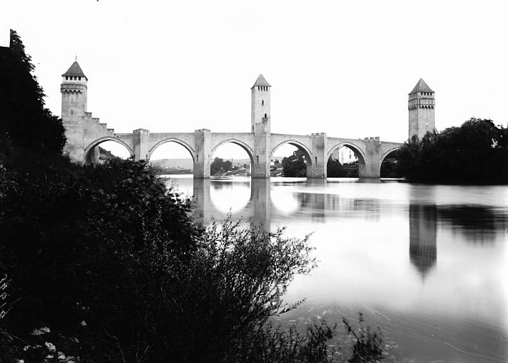 File:Pont Valentré - Vue générale - Cahors - Médiathèque de l'architecture et du patrimoine - APMH00034619.jpg