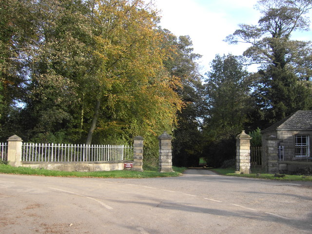 File:Potterton Park Entrance - geograph.org.uk - 271863.jpg