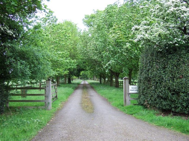 File:Private Drive to The Hoo - geograph.org.uk - 174945.jpg