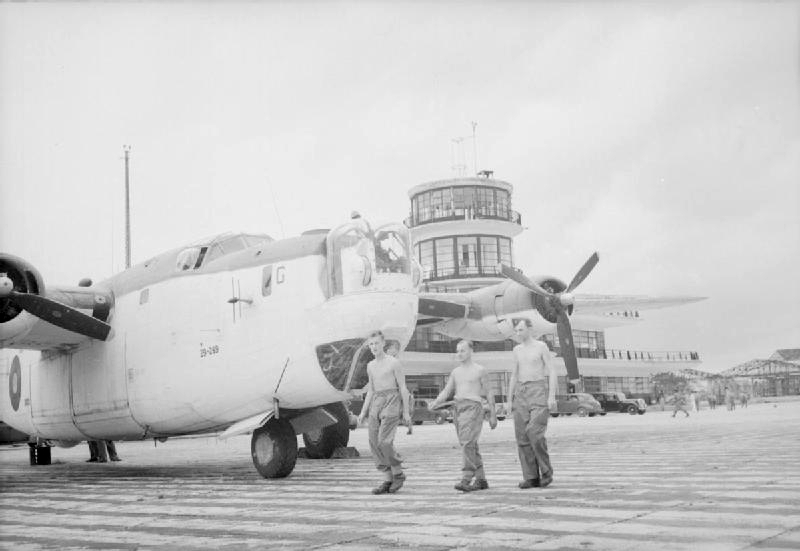 File:RAF Liberator aircraft at Kallang Airport, Singapore - 194509.jpg