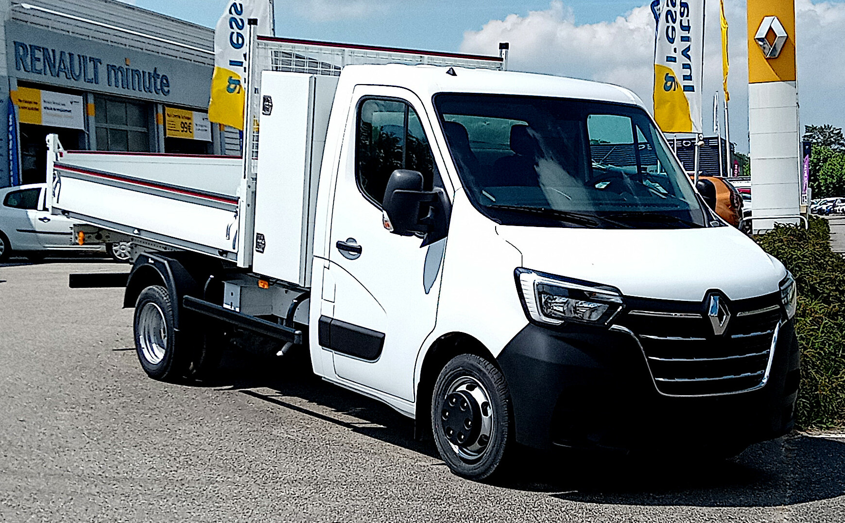 File:Renault Master III phase 3 - Benne basculante - Châssis