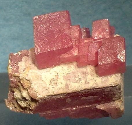 File:Rhodochrosite-172406.jpg