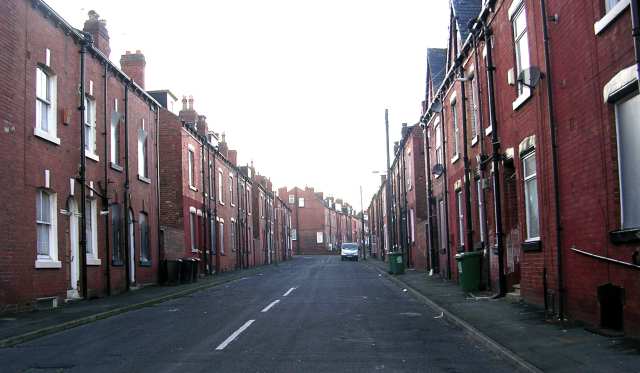 File:Runswick Place - Holbeck - geograph.org.uk - 632034.jpg