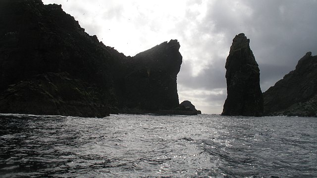 File:Sound of Soay stacks - geograph.org.uk - 1264900.jpg