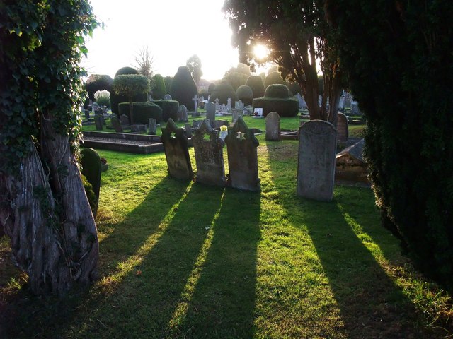 קובץ:Sundown at Bourne Cemetery - geograph.org.uk - 1577809.jpg