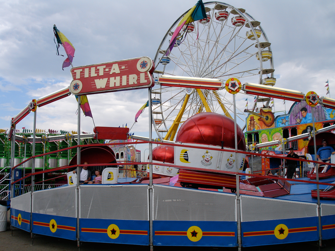 Tilt-A-Whirl - Wikipedia