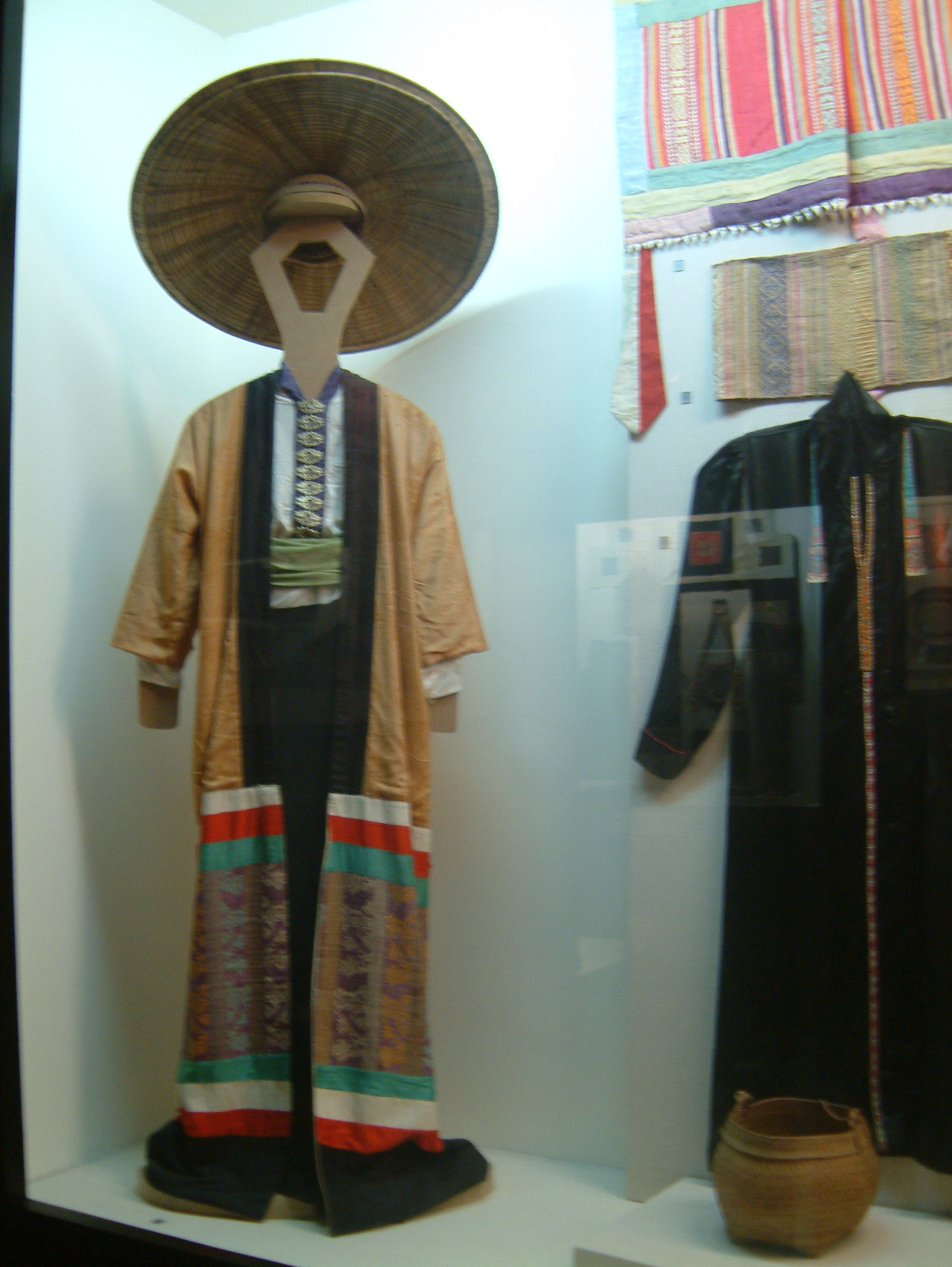 Trang phục dân tộc H'Mông | Dân tộc vùng Tây Bắc