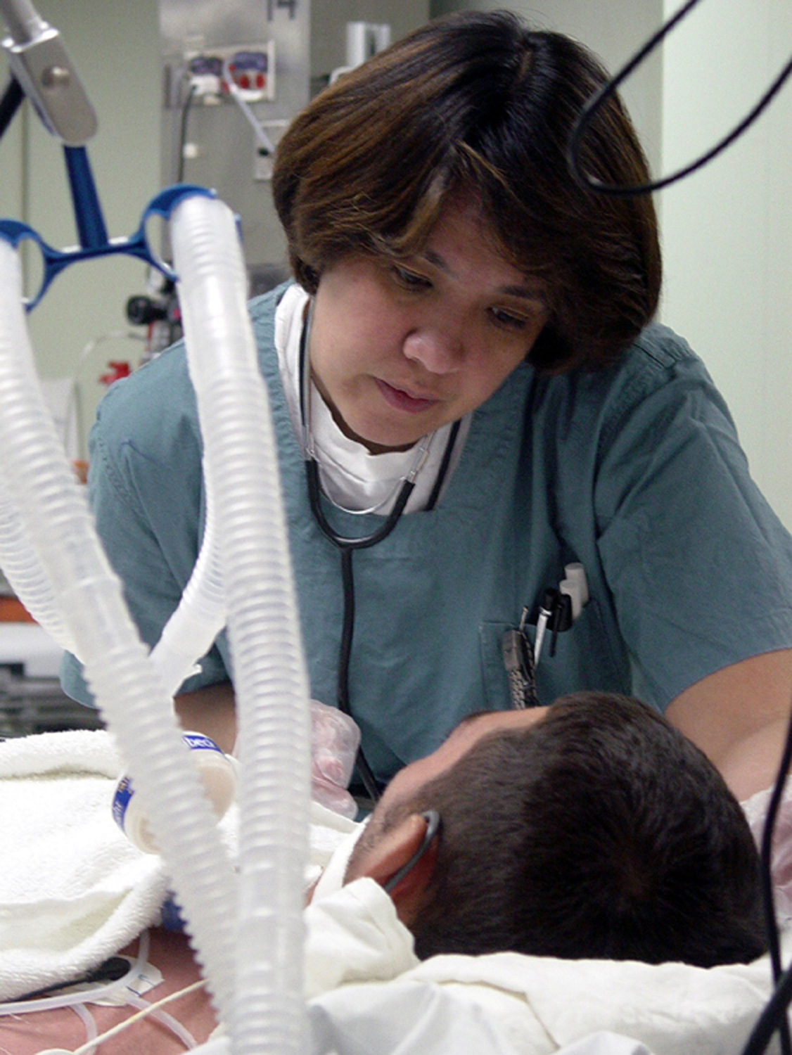 US Navy 030415 N 4182M 001 Intensive Care Unit %28ICU%29 nurse Lt. Cmdr. Mary Ann Brantley%2C Nurse Crops%2C works on a patient in the ICU aboard the Military Sealift Command %28MSC%29 hospital ship USNS Comfort %28T AH 20%29