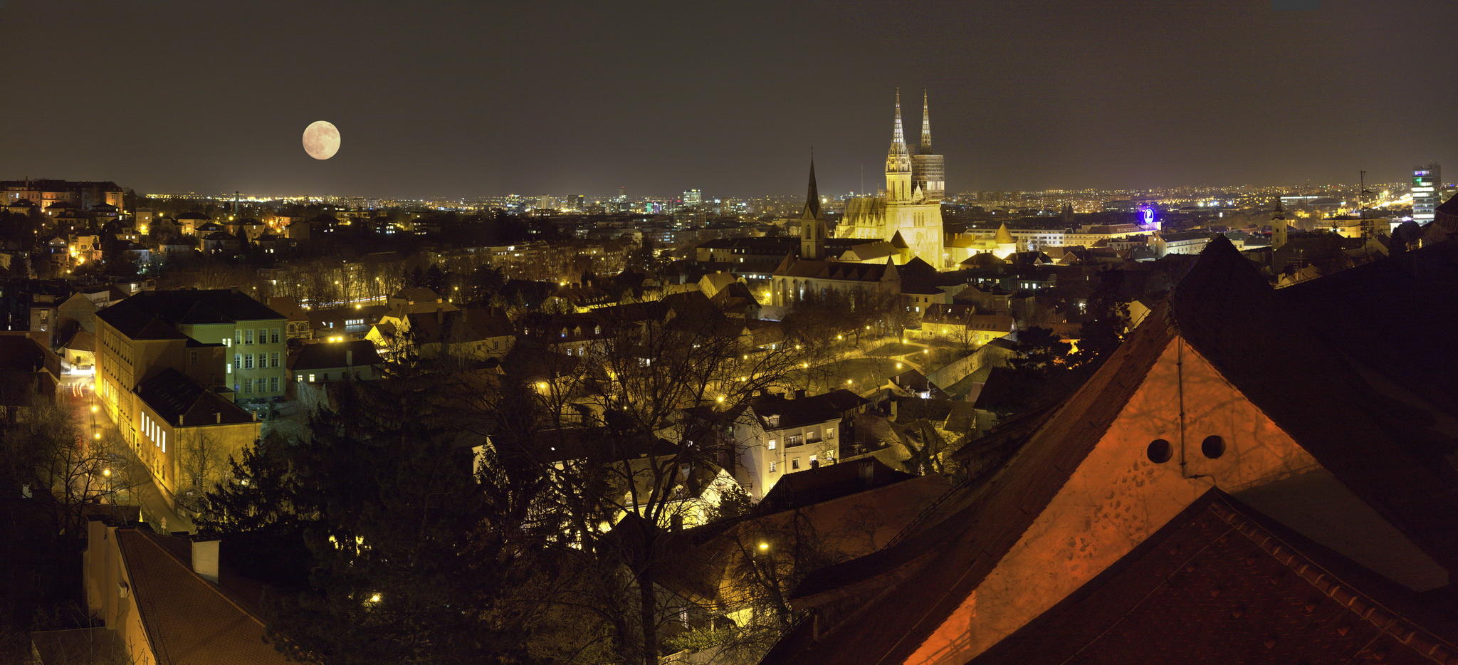 Zagreb_Night.jpg