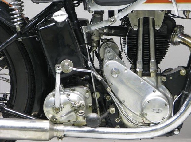 File:1935 Triumph Model 5-2 500cc-OHV motorcycle engine right side.jpg