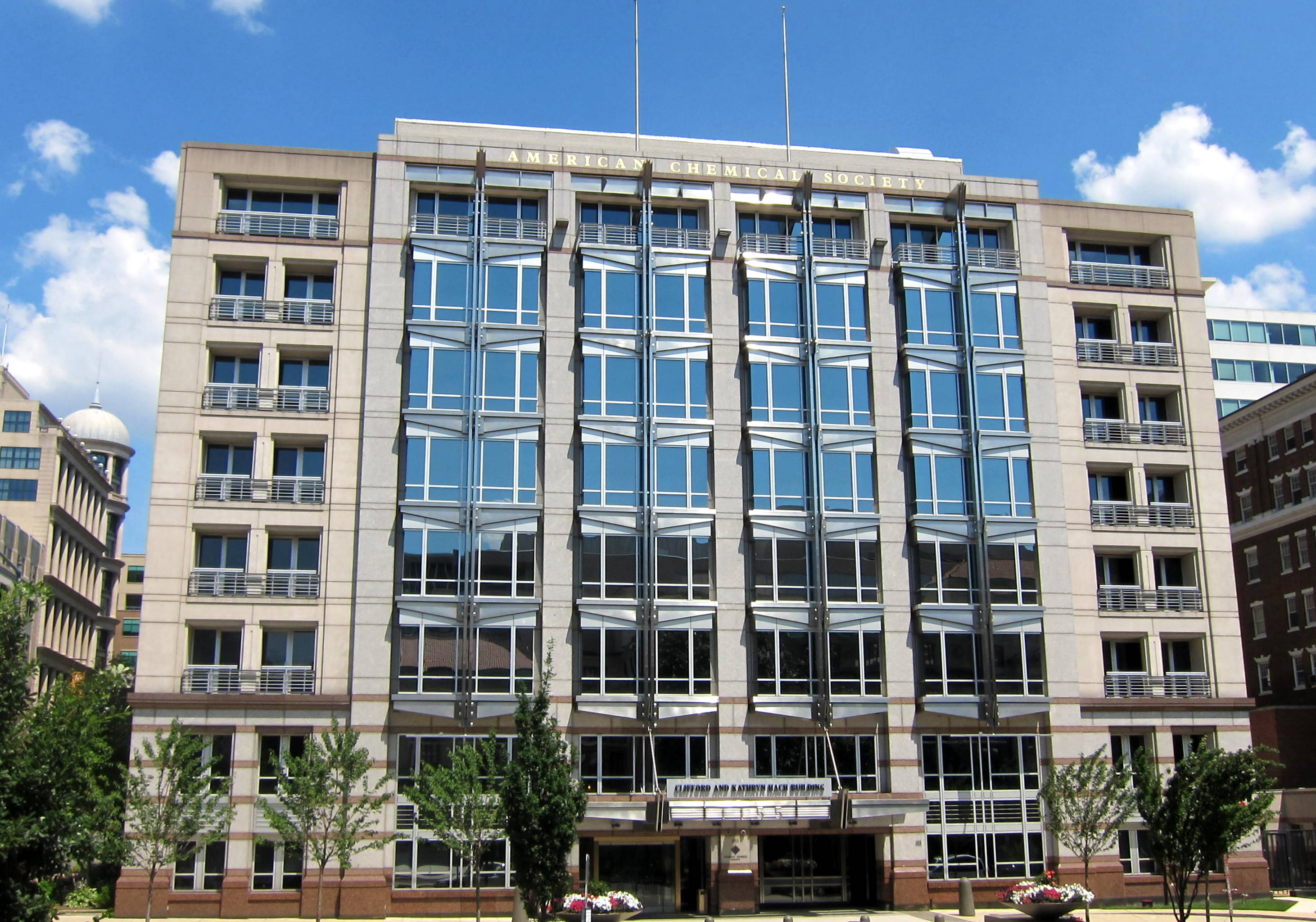 https://upload.wikimedia.org/wikipedia/commons/5/58/American_Chemical_Society_Building_%28Washington%2C_D.C.%29.JPG