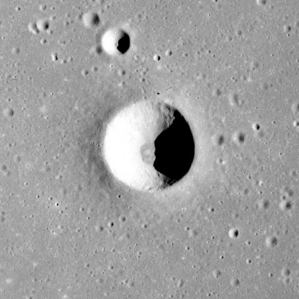 File:Banting crater AS15-M-0404.jpg