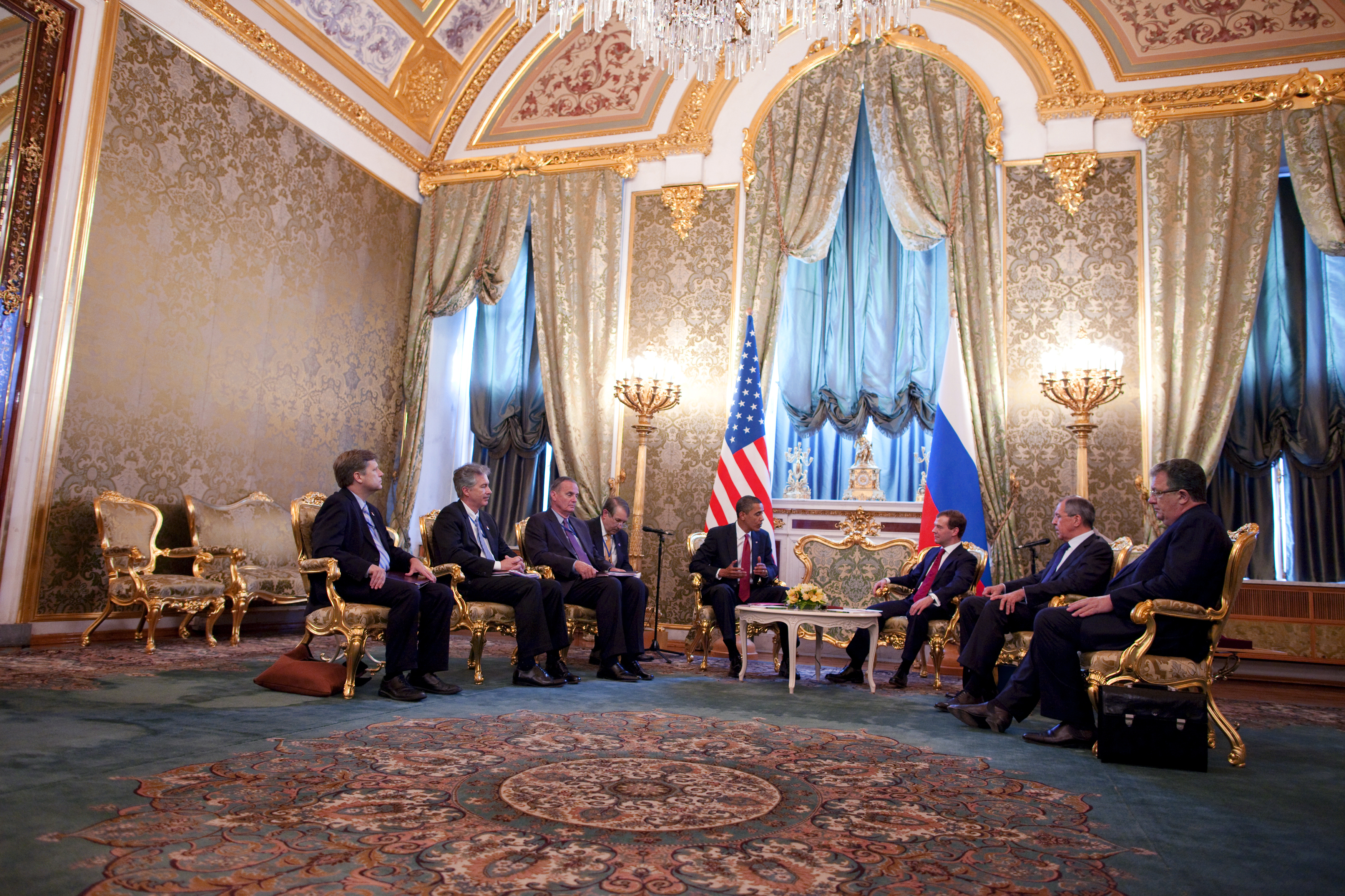 Файл:Barack Obama and Dmitry Medvedev in Kremlin.jpg — Википедия