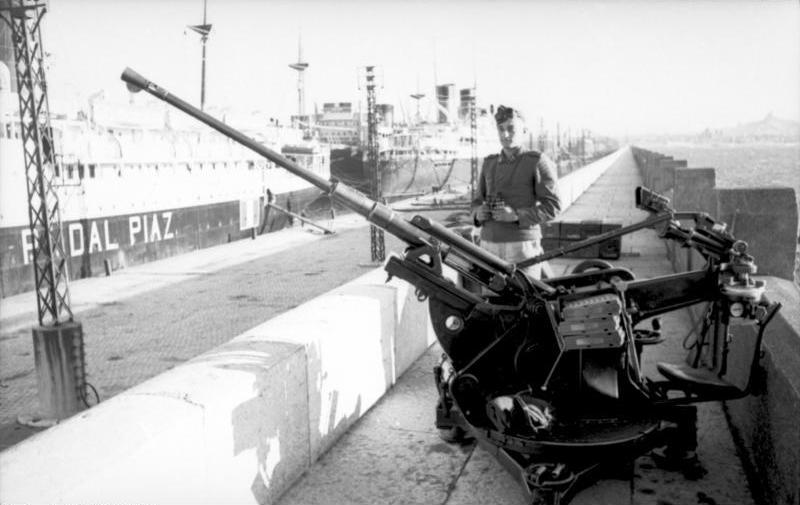 File:Bundesarchiv Bild 101I-621-2943-33, Luftwaffensoldat an leichter Flak im Hafen.jpg