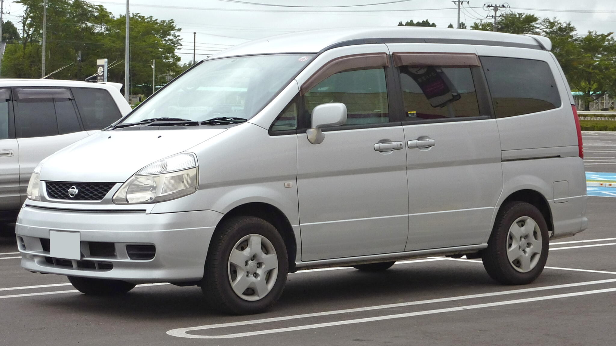 Nissan Serena c24