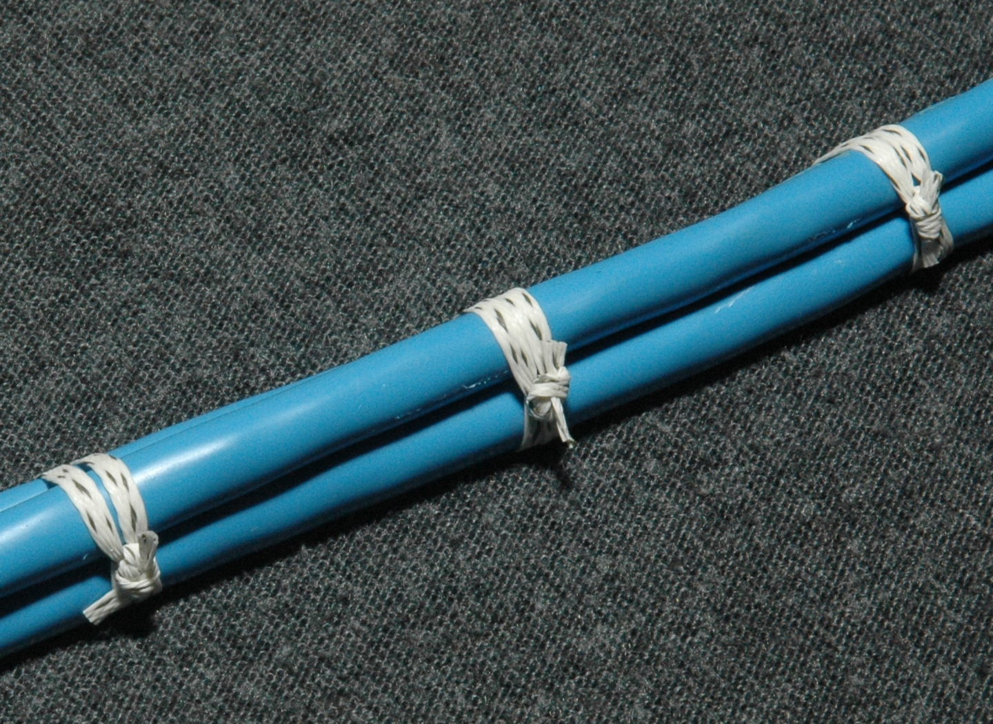 File:Cable-lacing-nasa-style-spot-ties.jpg - Wikipedia