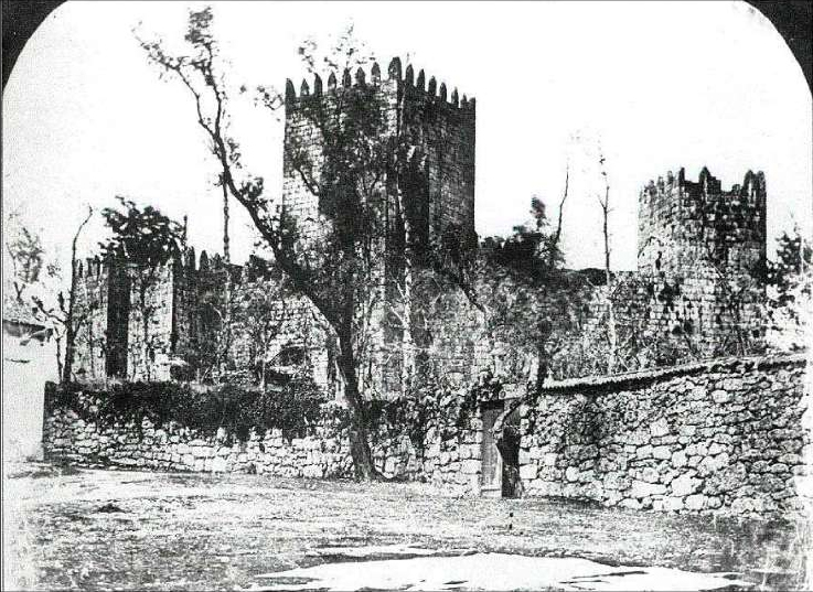 File:Castelo de Guimarães em 1845.jpg