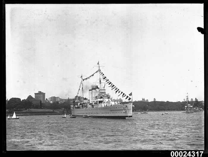 File:County class cruiser, possibly HMS SUSSEX or HMAS CANBERRA, anchored at Farm Cove (3363895817).jpg