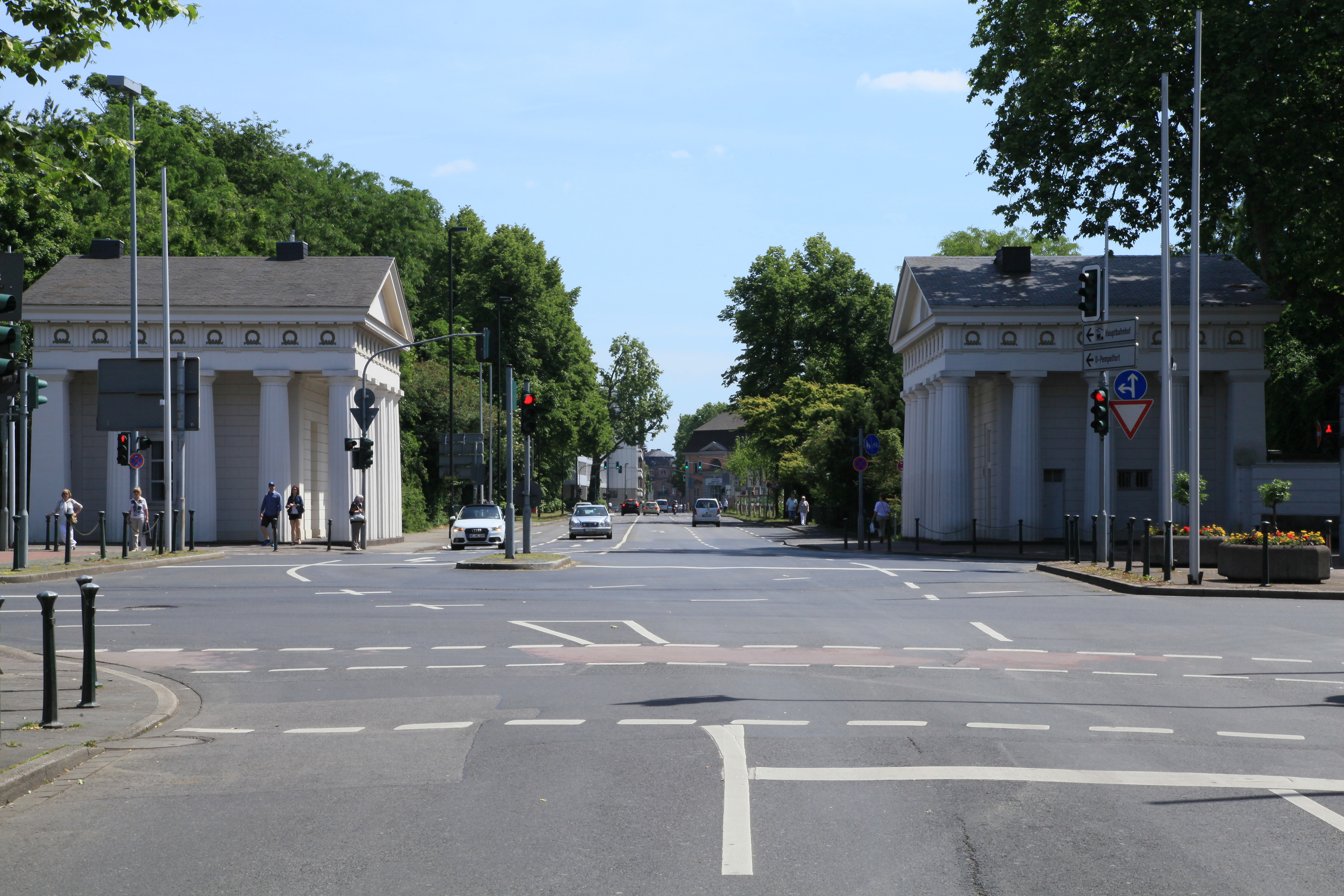 File Dusseldorf Hofgartenrampe Maximilian Weyhe Allee Heinrich Heine Allee Ratinger Tor Ratinger Strasse 02 Ies Jpg Wikimedia Commons