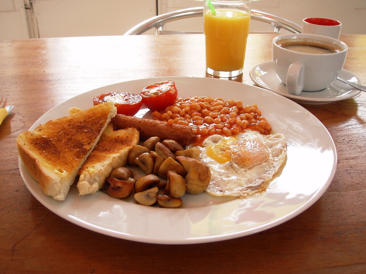 Как по английски будет завтрак. Английский завтрак в кафе. Клуб завтрак на английском. Английский завтрак в Лондоне в кафе. Завтрак в Нью Йорке.