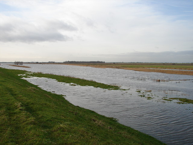 File:Flooding on Morton's Leam - geograph.org.uk - 665772.jpg