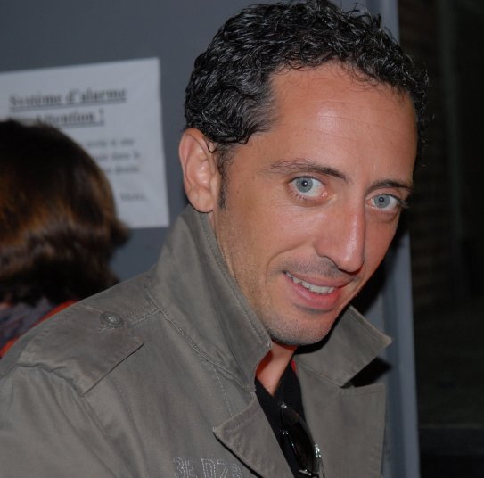 File:Gad Elmaleh après son spectacle à Montréal, Septembre 2006.jpg