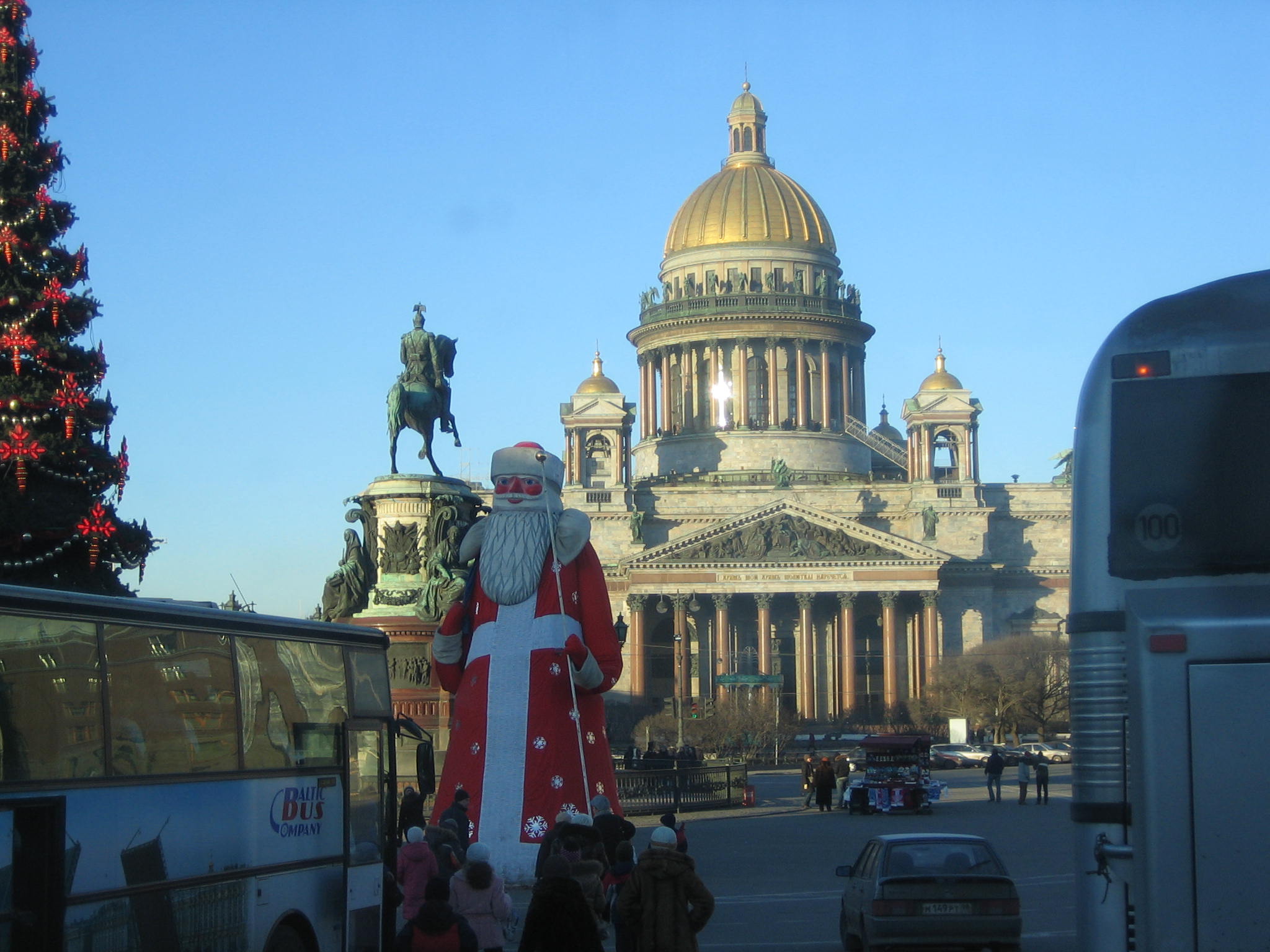 Исаакиевский собор в морозный день