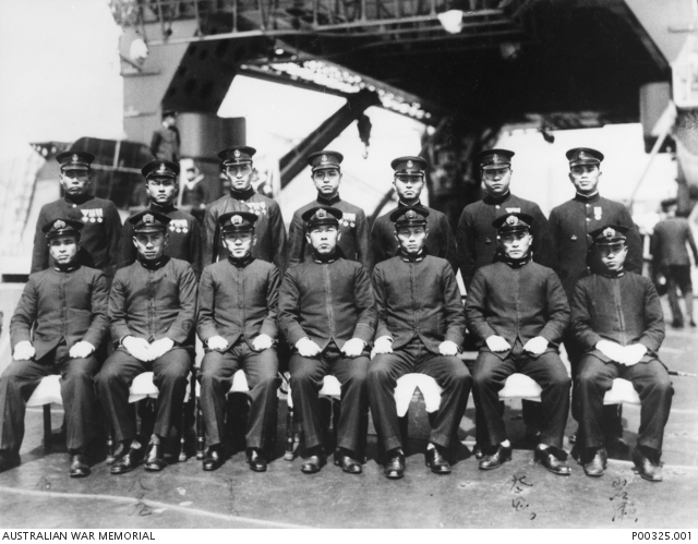 Midget submarine crews (AWM P00325-001).jpg