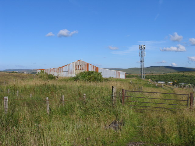 File:Mobile phone mast and former railway - geograph.org.uk - 498467.jpg