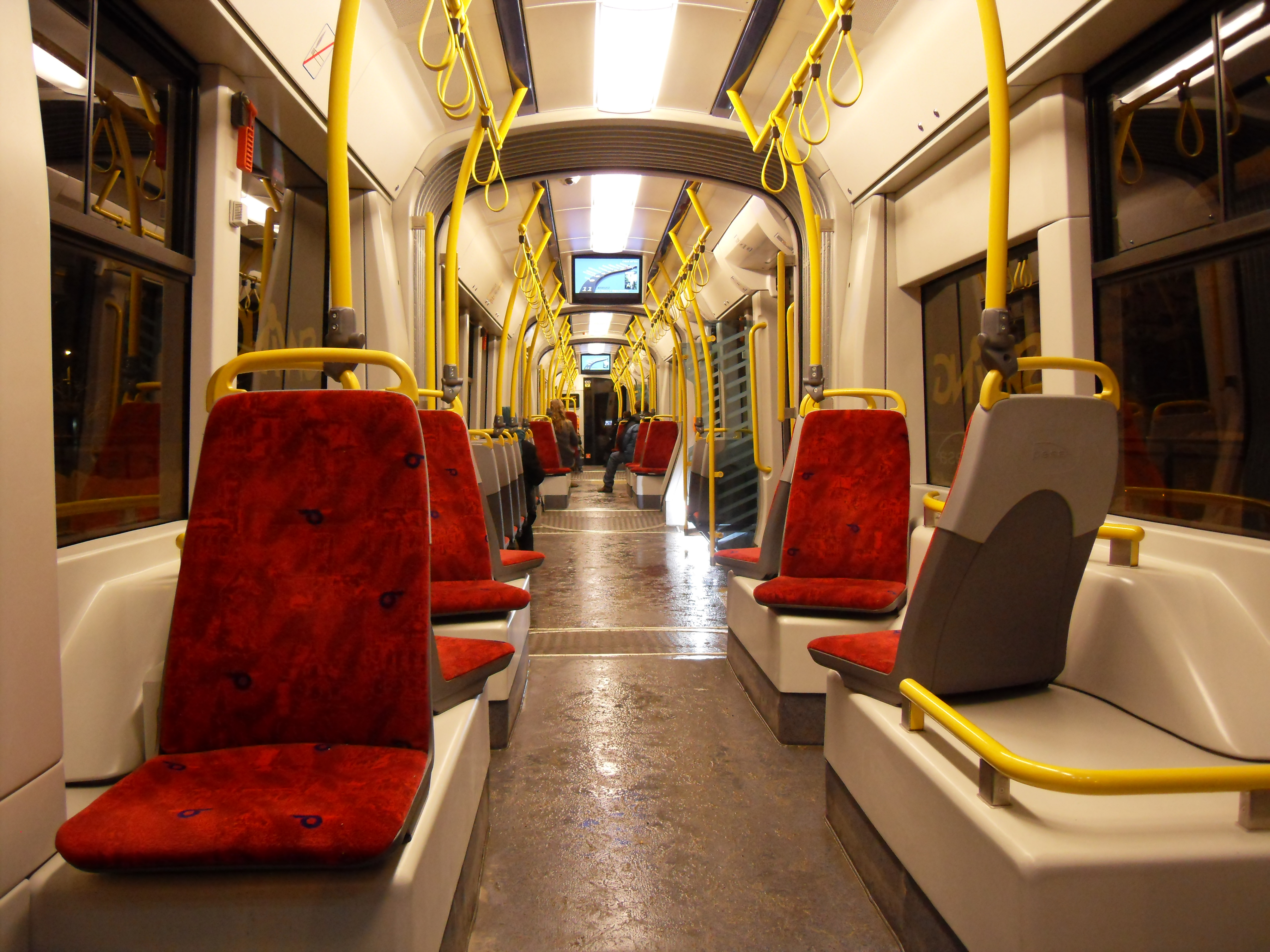 [Obrazek: PESA_120Na_tram_in_Gdansk_interior.JPG]