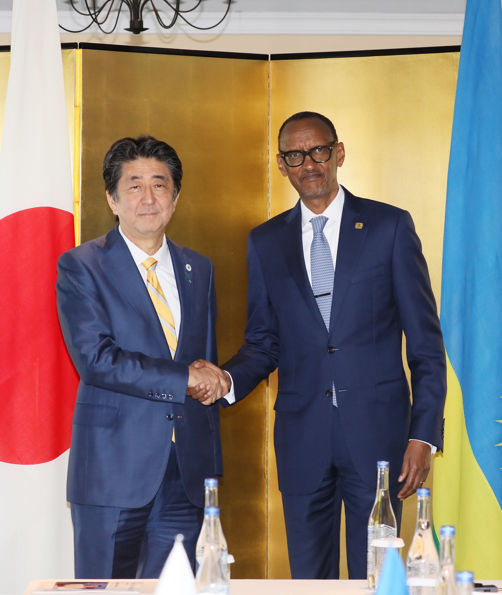 File Paul Kagame The President Of Rwanda Meets With Shinzō Abe The Prime Minister Of Japan Jpg Wikimedia Commons