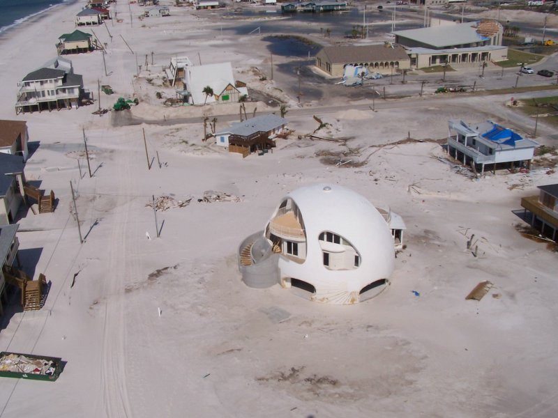 Pensacola_Beach,_Florida_after_Hurricane_Dennis_in_2005