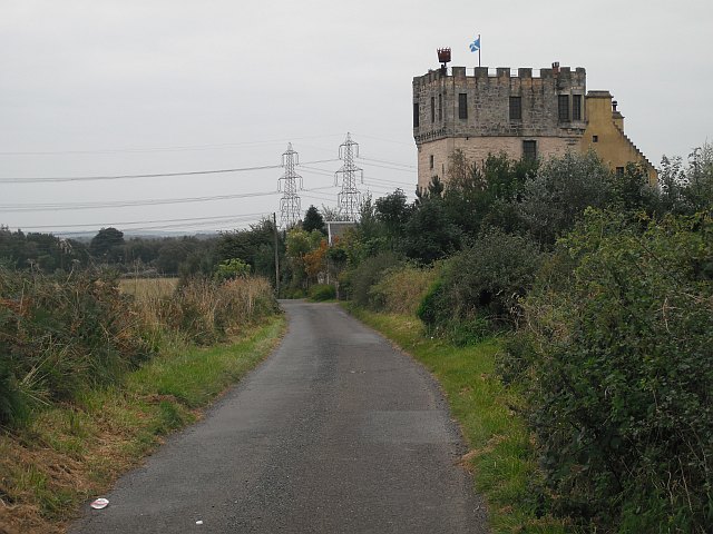 Small picture of Plane Castle courtesy of Wikimedia Commons contributors