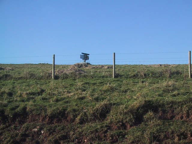 File:Radar station on the headland - geograph.org.uk - 1071423.jpg