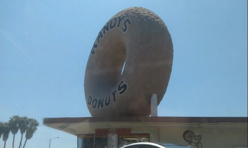 File:Randy's Donut Shop, Los Angeles.jpg